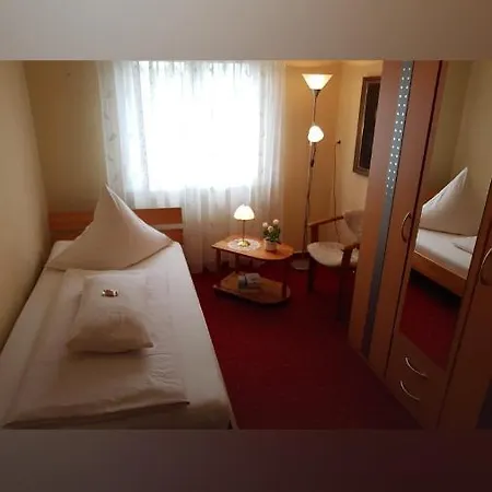 Отель Michael & Christine *